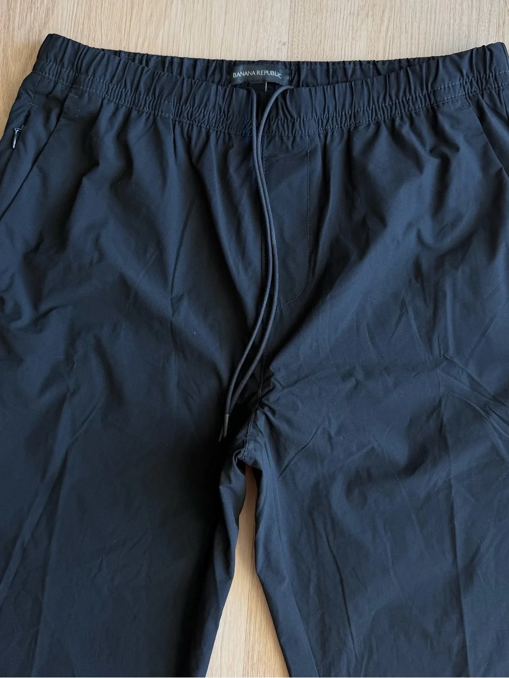 Banana Republic Nylon Pull-On jogger Men’sPants Size M